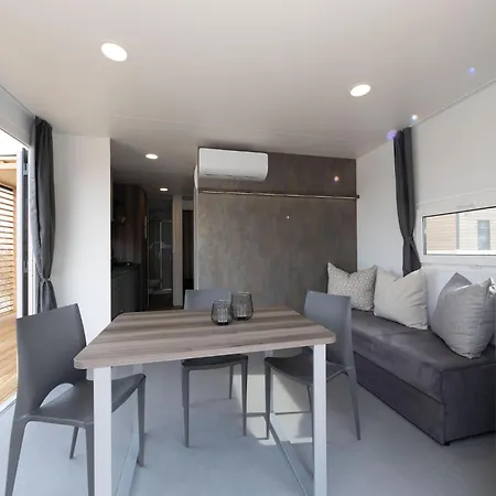 Modern Eingerichtetes Mobilehome Im Vital Camp Bayerbach * Bayerbach
